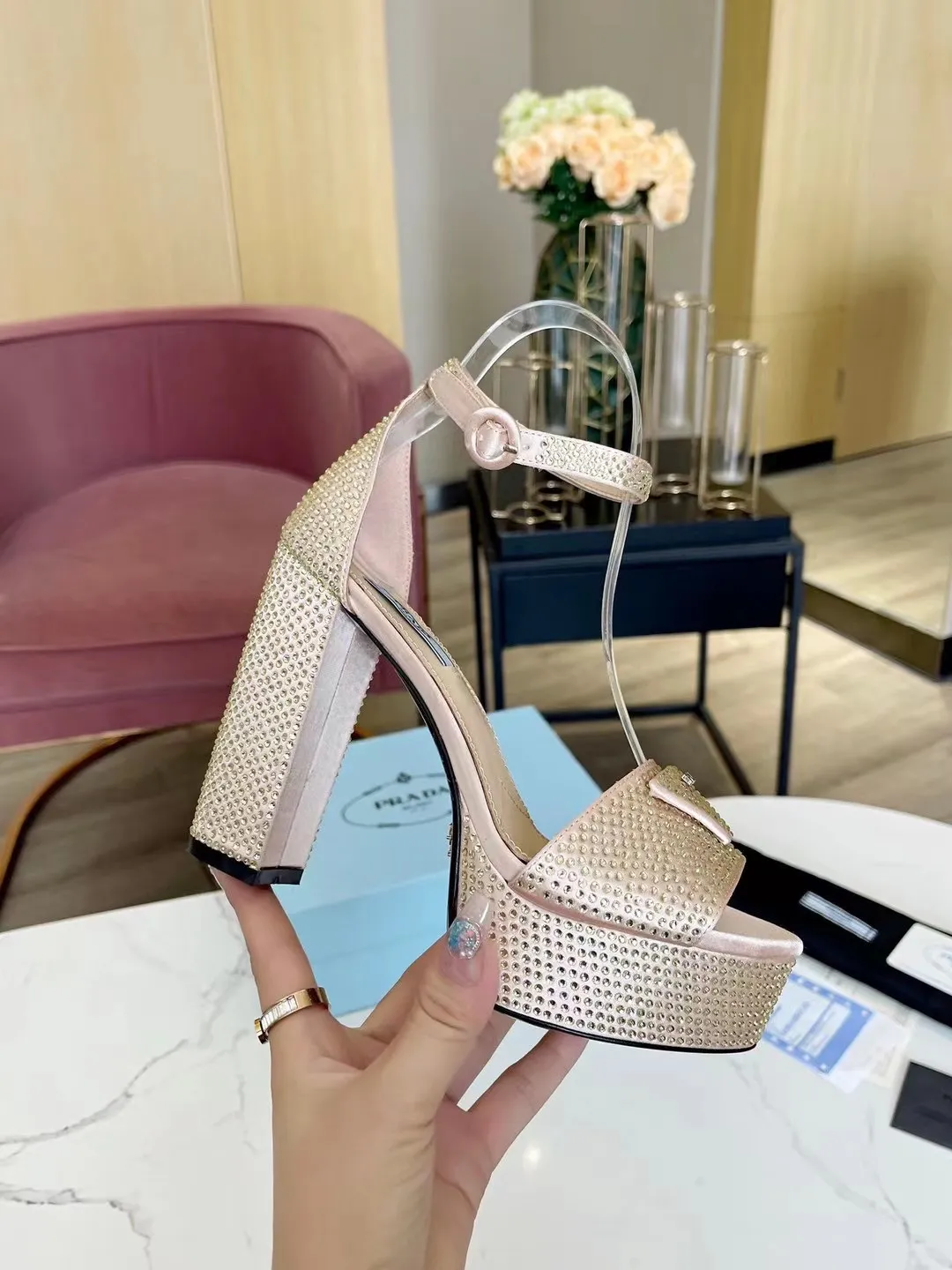 👟👟Ex-factory price 600👟👟 (imitation leather bottom-20) 👉New arrival👈Remove the original board and make a 1:1 replica‼ ️The highest version ✅ Prada's early spring catwalk hot style 😘The latest spring model Thick heel water platform rhinestone series (genuine leather outsole) (simulated leather sole) A must-have for goddesses The upper and the feet are super beautiful 👉The upper is made of imported open-edge beaded cowhide, soft and textured, lining + foot pads, imported sheepskin, breathable and comfortable, private model water platform, heel platform 3.5M, heel height 11.5M Code number 35M-39M (34 40 414243 (custom-made, non-refundable and non-exchangeable)